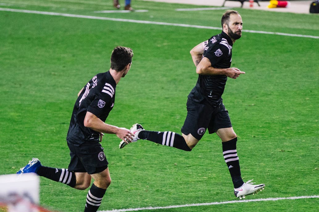 Higuaín se estrenó con golazo en la MLS