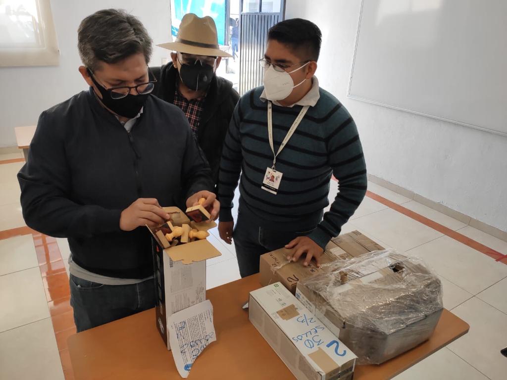 Entrega boletas electorales