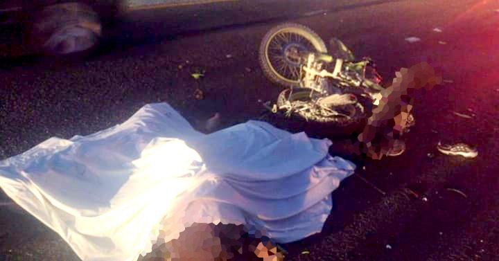 Derrapan dos en su moto y pierden la vida en Tezontepec