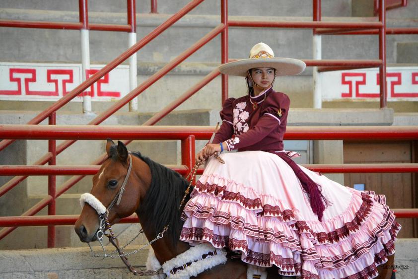 Fernanda Contreras busca hacer historia en la charrería