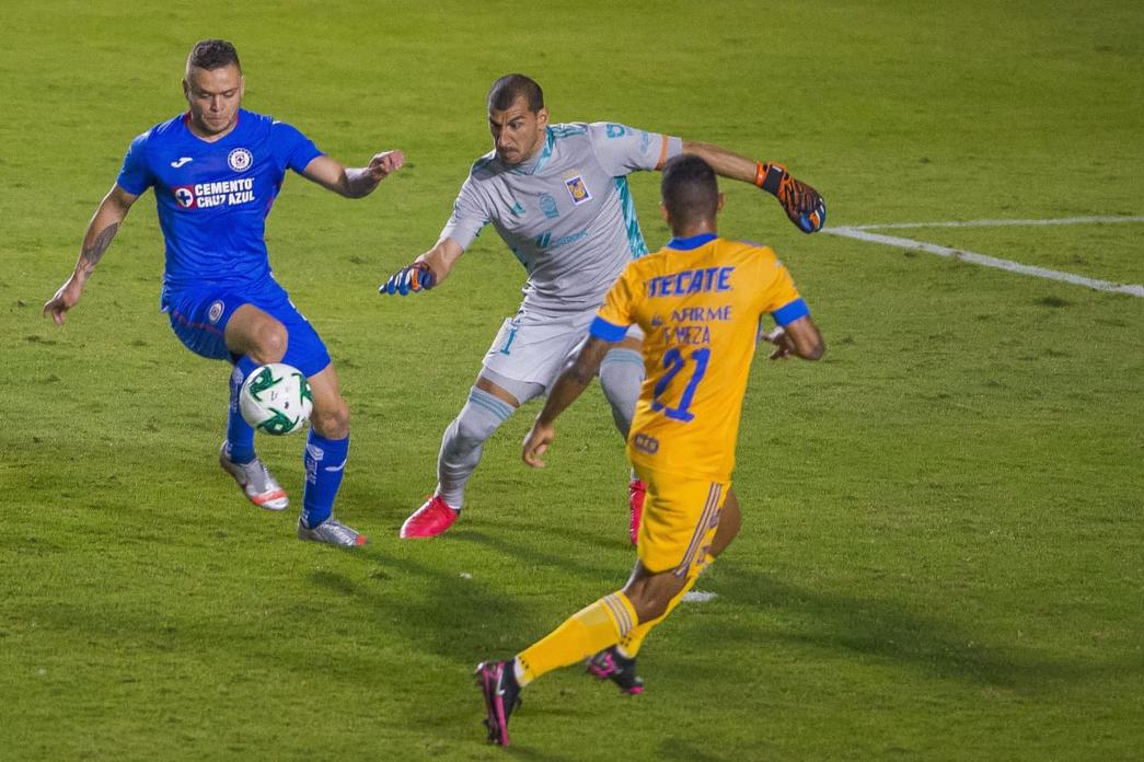 Cruz Azul dejó en la lona a Tigres