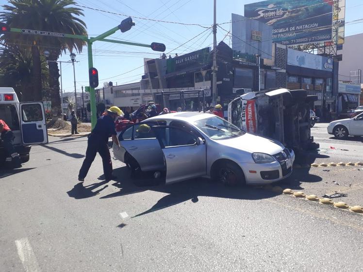 Fuerte accidente en avenida Madero