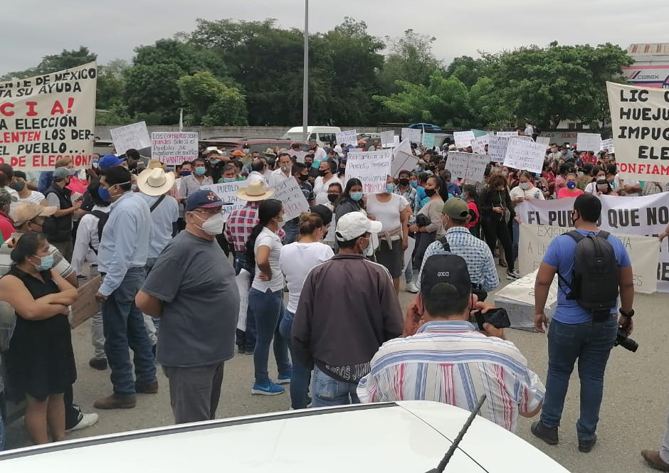 Marchan en Huejutla por impugnación de elección