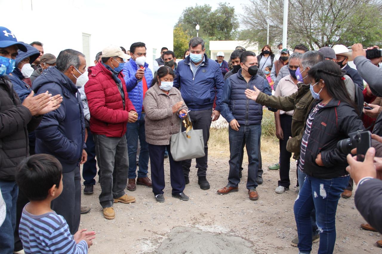 Colocan primera piedra de clínica en Mixquiahuala