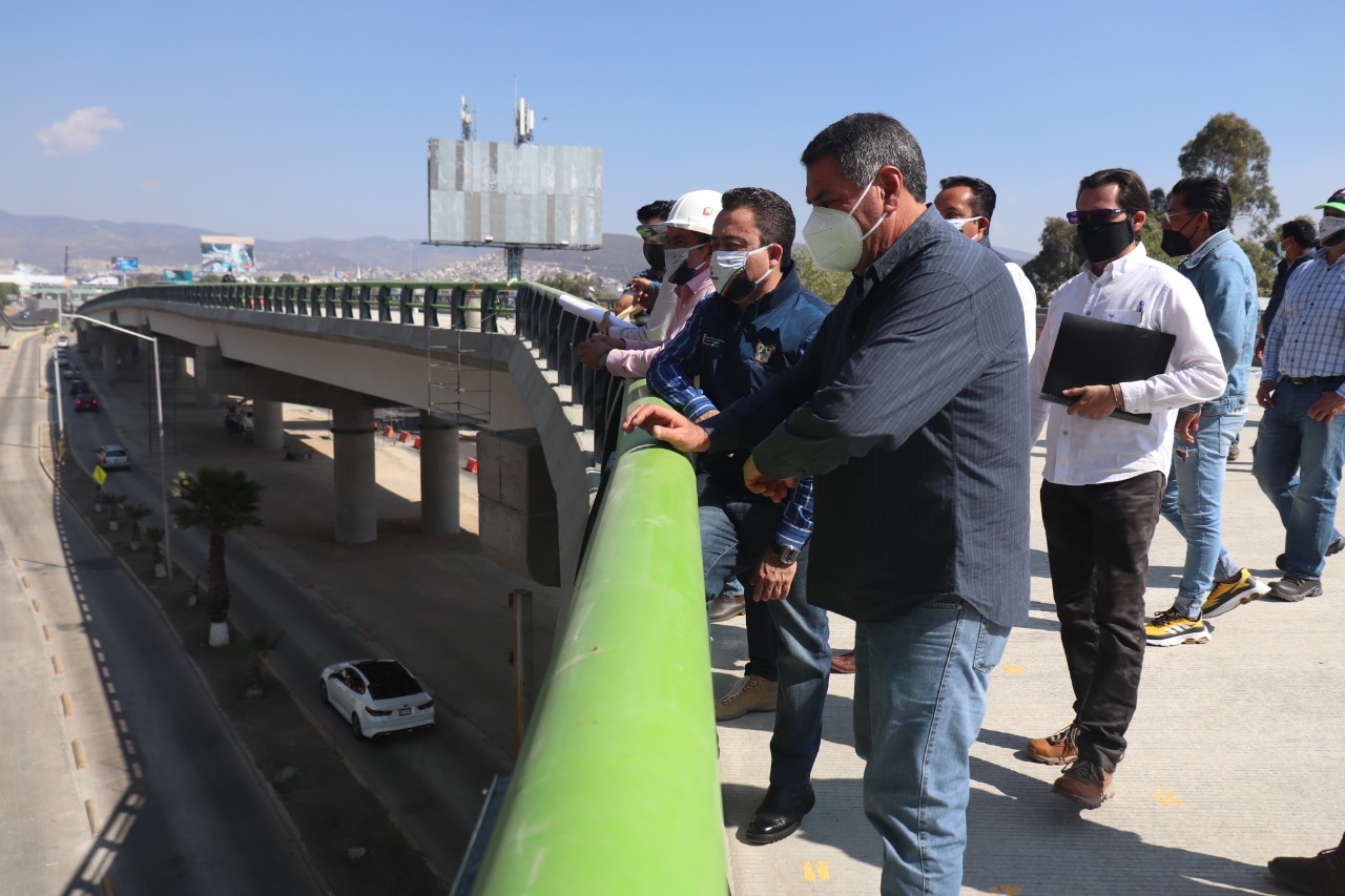 Supervisan construcción de puente vial en Pachuca