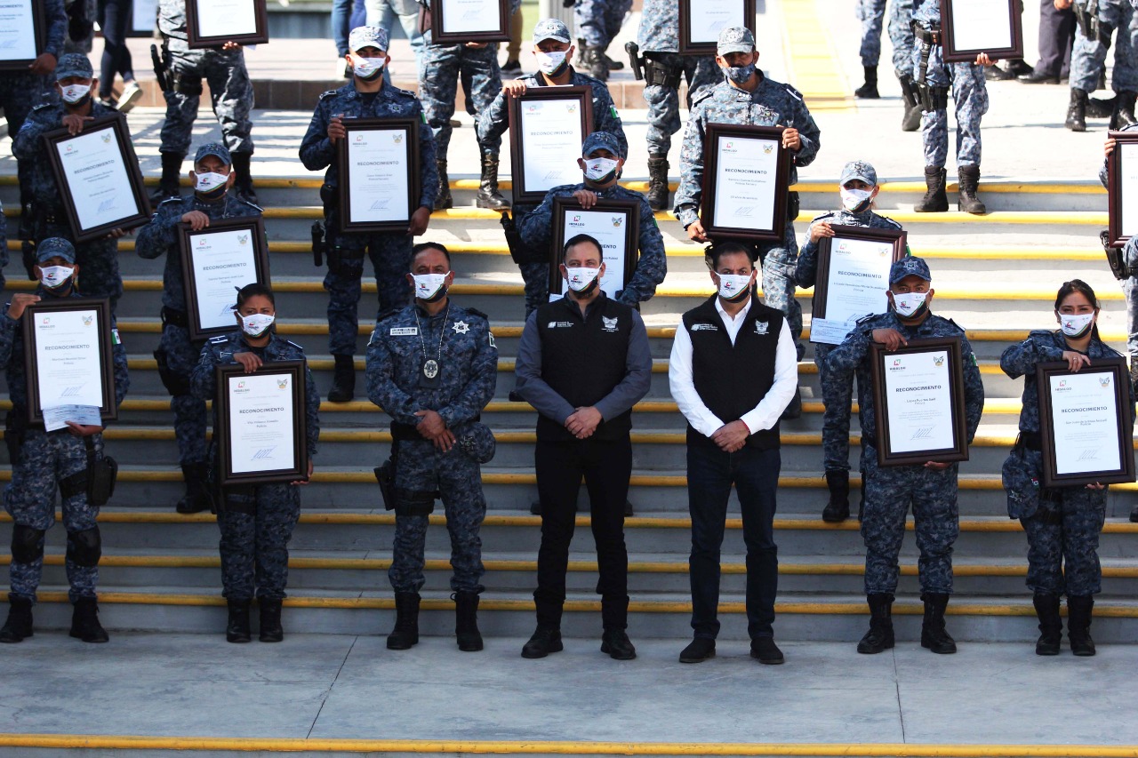 Reconocen a policías por desempeño