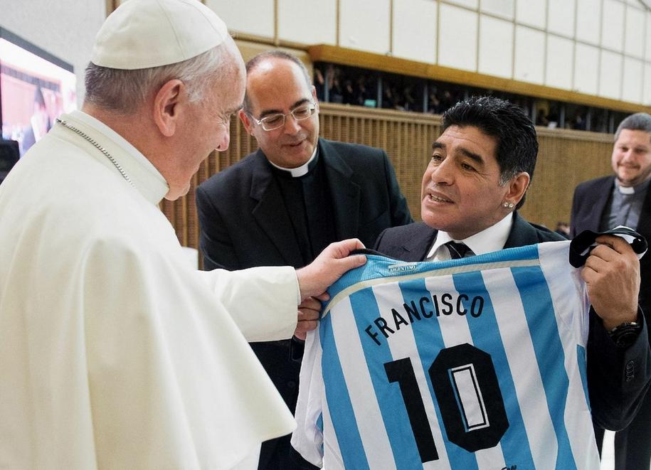 Califica el Papa a Maradona de “poeta” y gran campeón