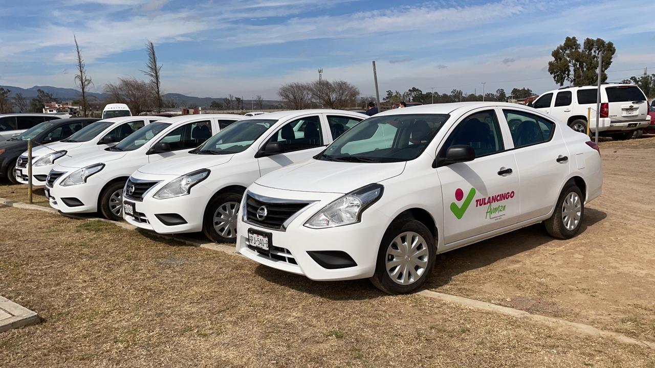 Estrenan auto del año funcionarios de Tulancingo