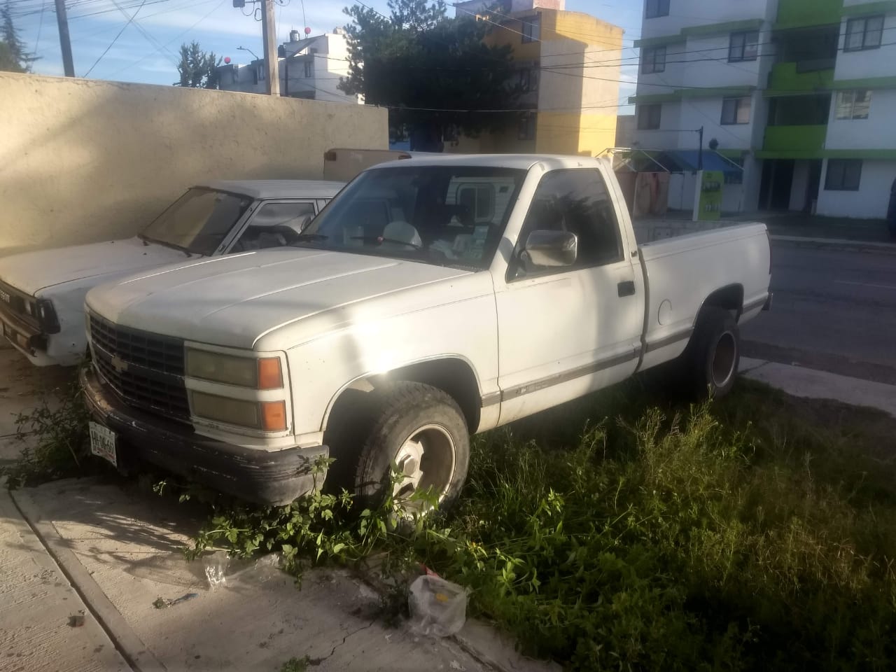 Roban camioneta en Villas de Pachuca