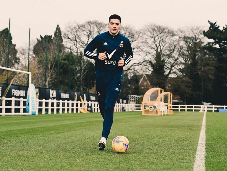 Raúl Jiménez regresa poco a poco a entrenar