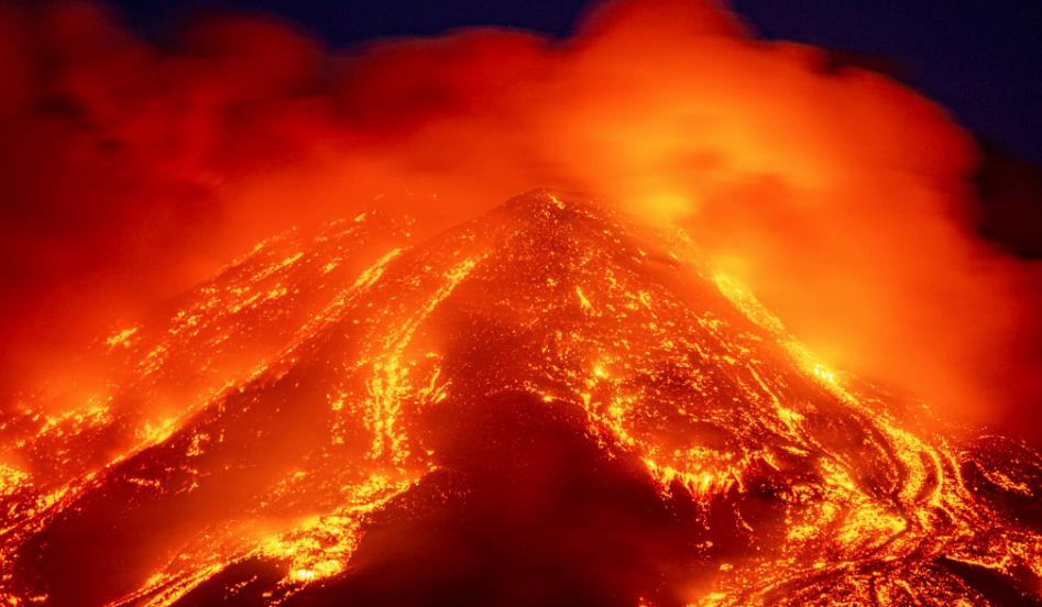 VIDEOS | Nueva erupción del volcán Etna, en Sicilia