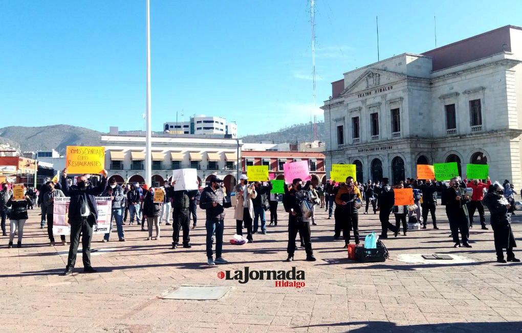 Marchan y dan cacerolazo vs cierre indefinido de negocios