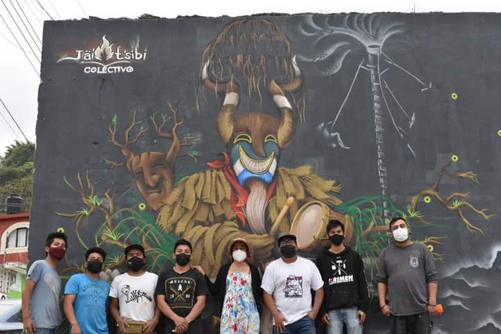 A falta de carnaval, pintan murales para celebrar en la Sierra Otomí Tepehua