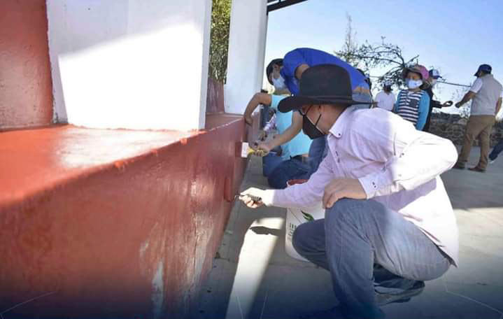 Brindan mantenimiento a primaria de Palma Antigua en Huasca