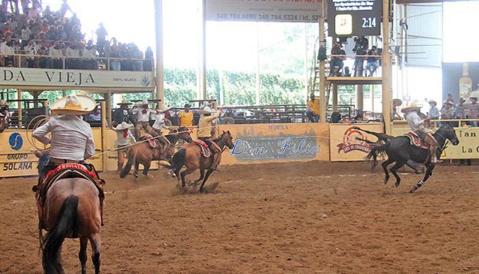 Charros de Pachuca ante Hacienda Ocotepec en la reapertura del Lienzo Charro