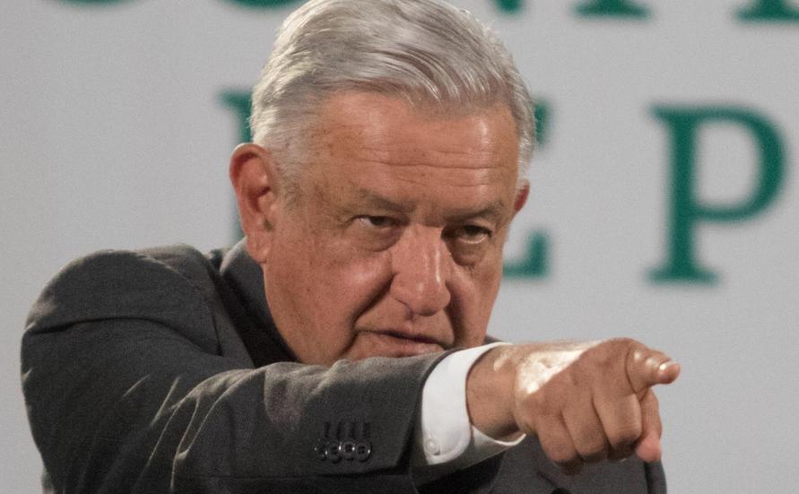 Critica AMLO reporte de EU sobre libertad de expresión; defiende a Sanjuana Martínez