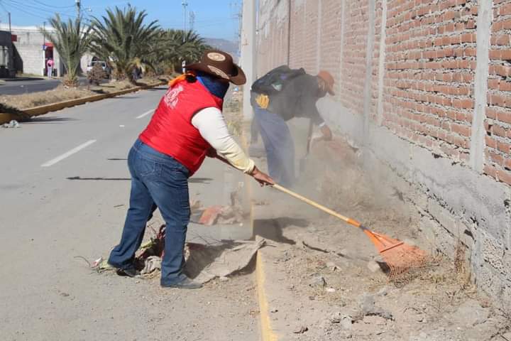 Realizan trabajos de limpieza y alumbrado en bulevar San Alfonso