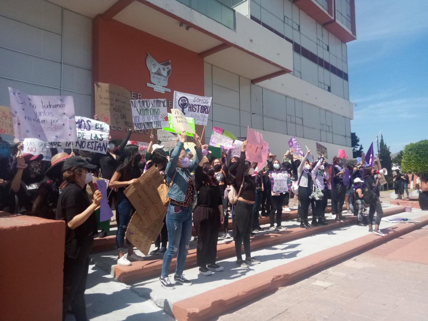 En el 8M mujeres alzan la voz por las que ya no están