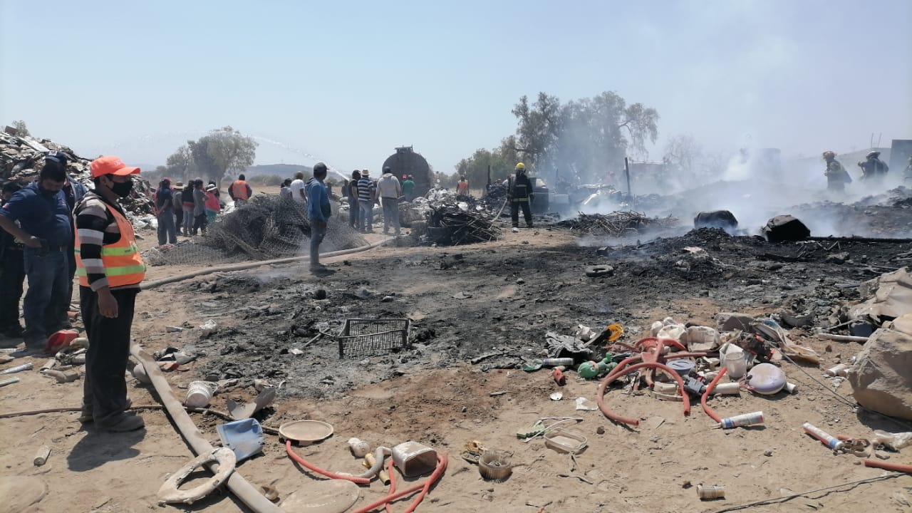 Fuego en El Huixmi; se incendia material de reciclaje