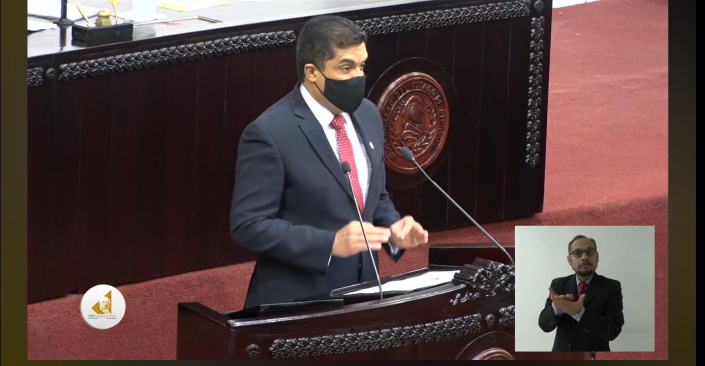 Julio Valera ante el Pleno del Congreso