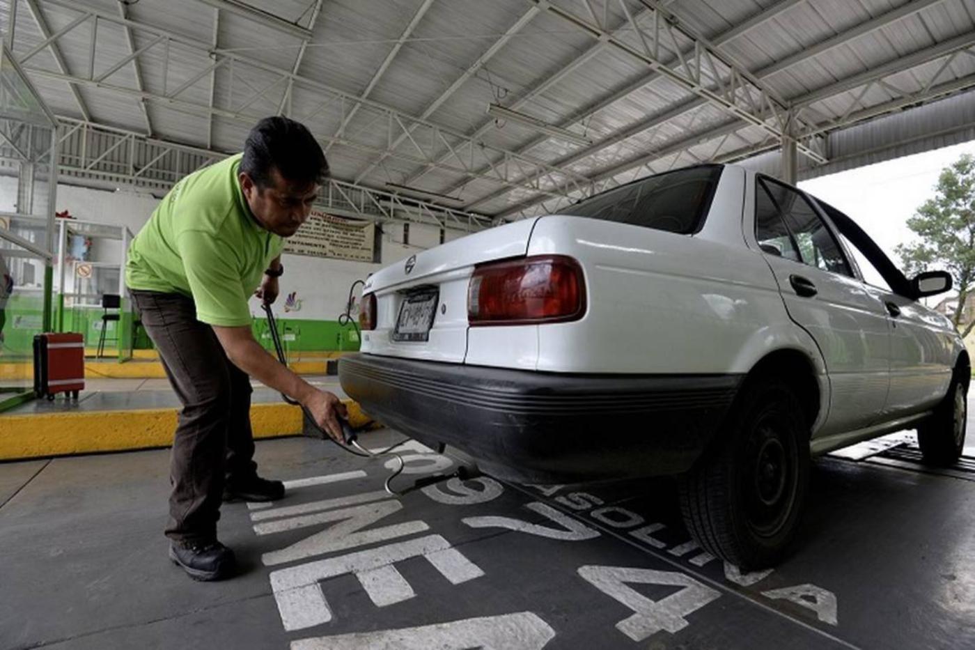 Auto pasa control de verificación