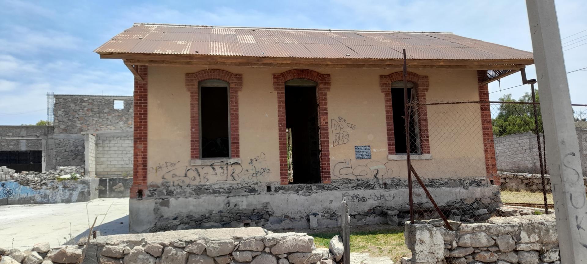 Abandonada y vandalizada, antigua estación de Téllez