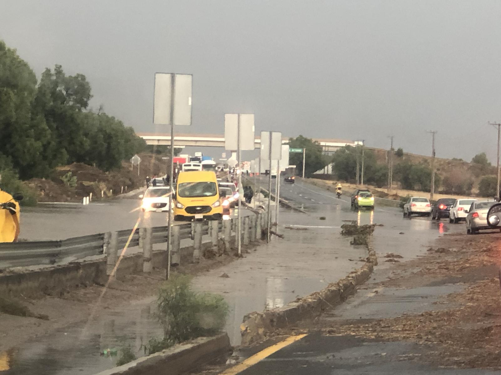 Inundación en la Pachuca-Sahagún; cerrada la circulación