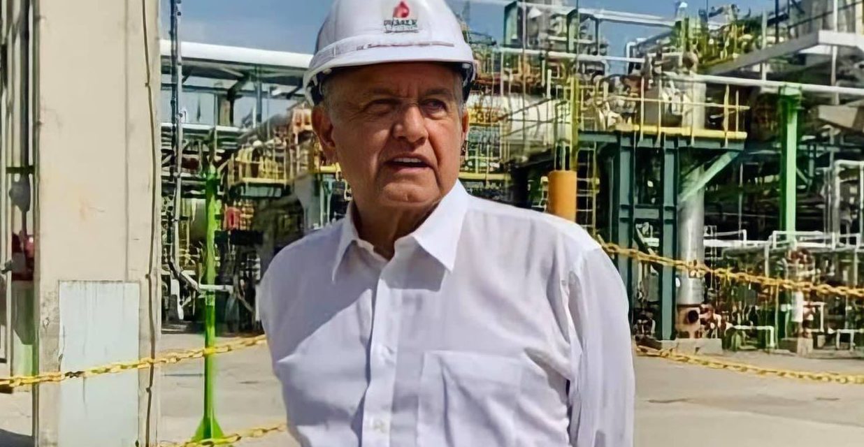 Supervisa AMLO trabajos en refinería Miguel Hidalgo