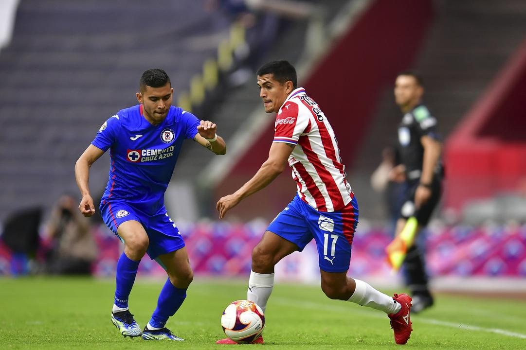 A costa de las Chivas, Cruz Azul iguala marca histórica de triunfos consecutivos