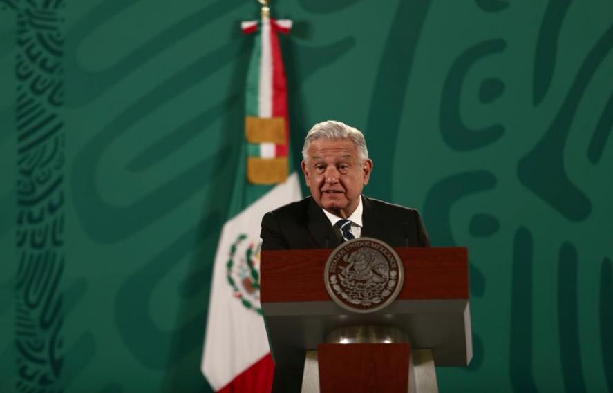 Entre el 15 y 20 de abril iniciará vacunación de maestros: AMLO