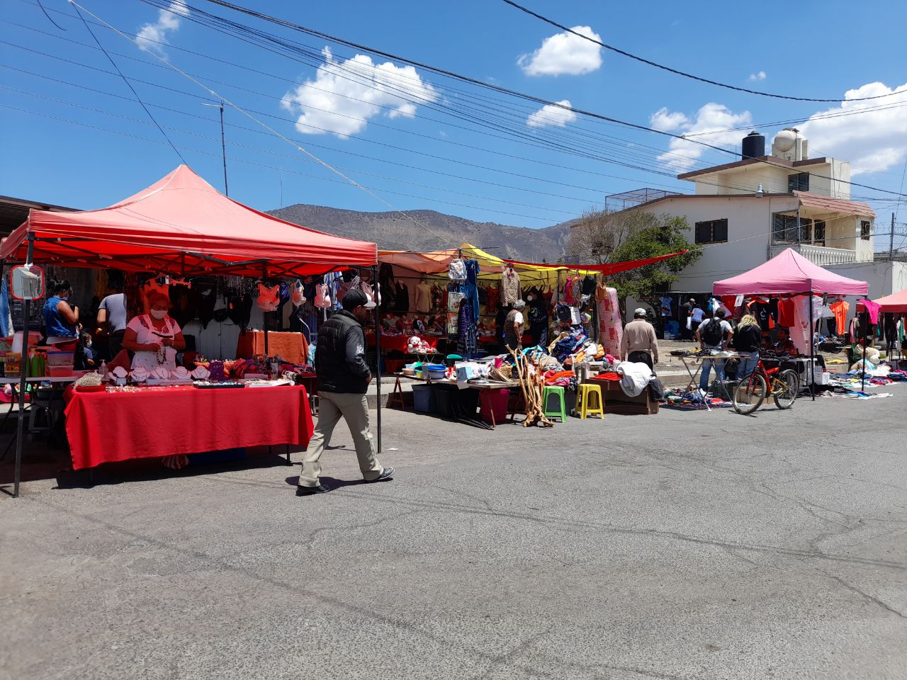 Incrementa comercio informal en Pachuca ante semáforo amarillo