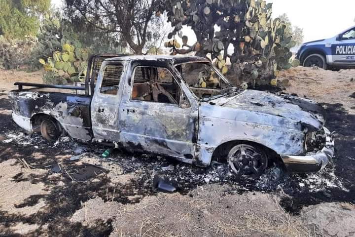 Hallan a una persona muerta en camioneta calcinada cerca de Tellez