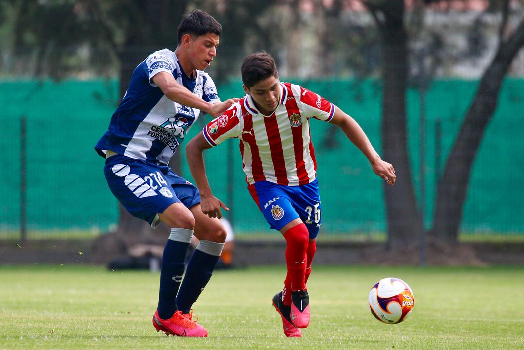 Tuzos vs Chivas empatan en la semifinal de la sub 17