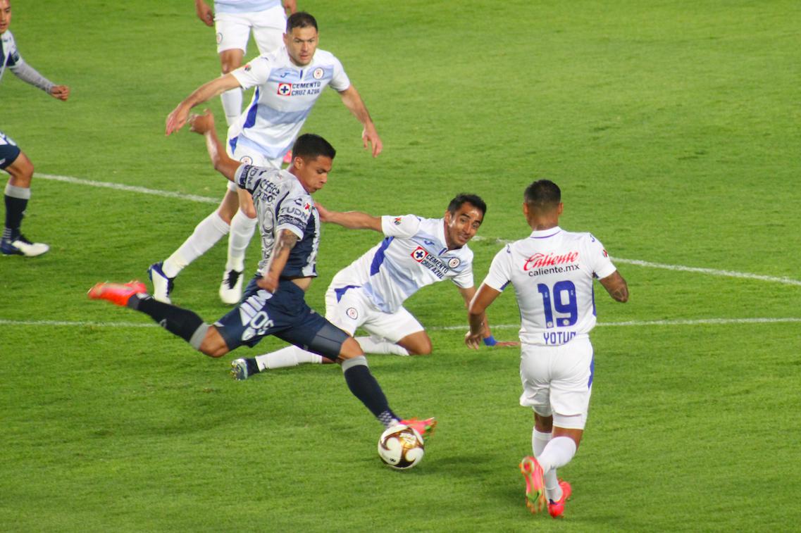 Pachuca y Cruz Azul se guardan todo para la vuelta: empataron 0-0