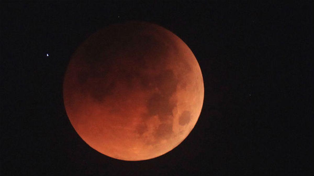 Dónde y cómo ver el eclipse total de Luna de Sangre