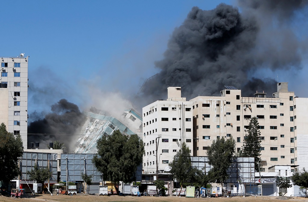 Bombardean edificio de la agencia AP en Gaza