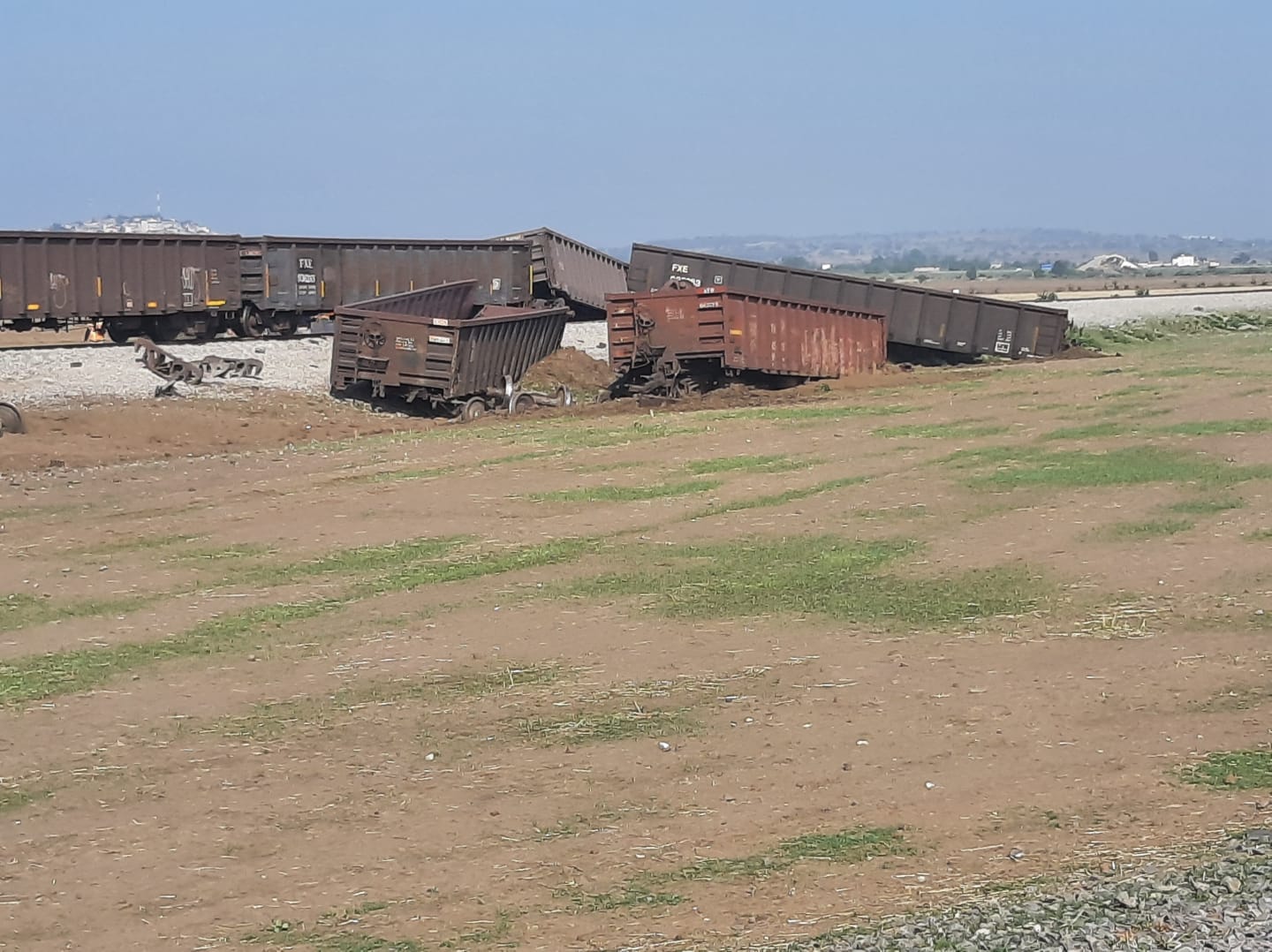 Se descarrila tren en Tepeapulco, 9 vagones resultan afectados