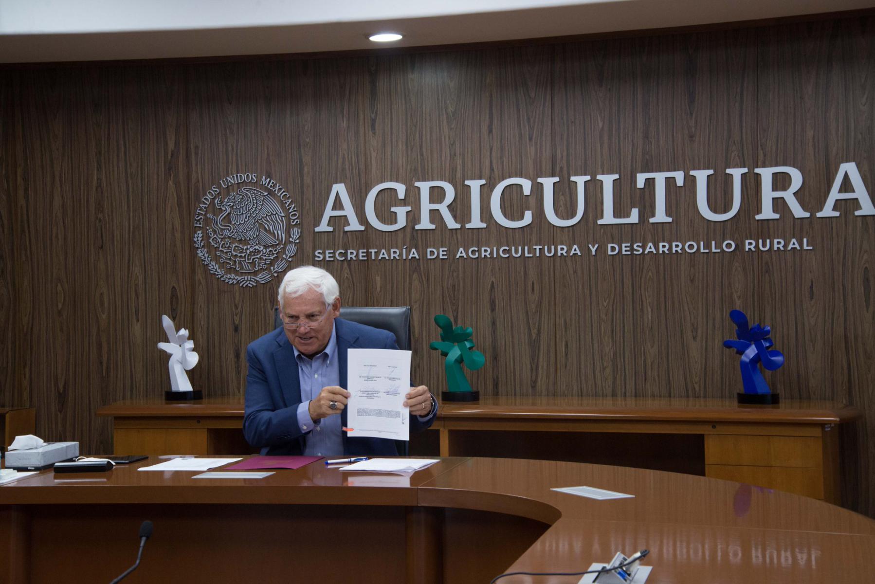 Acuerdan Agricultura y ANTAD venta de productos libres de contaminantes