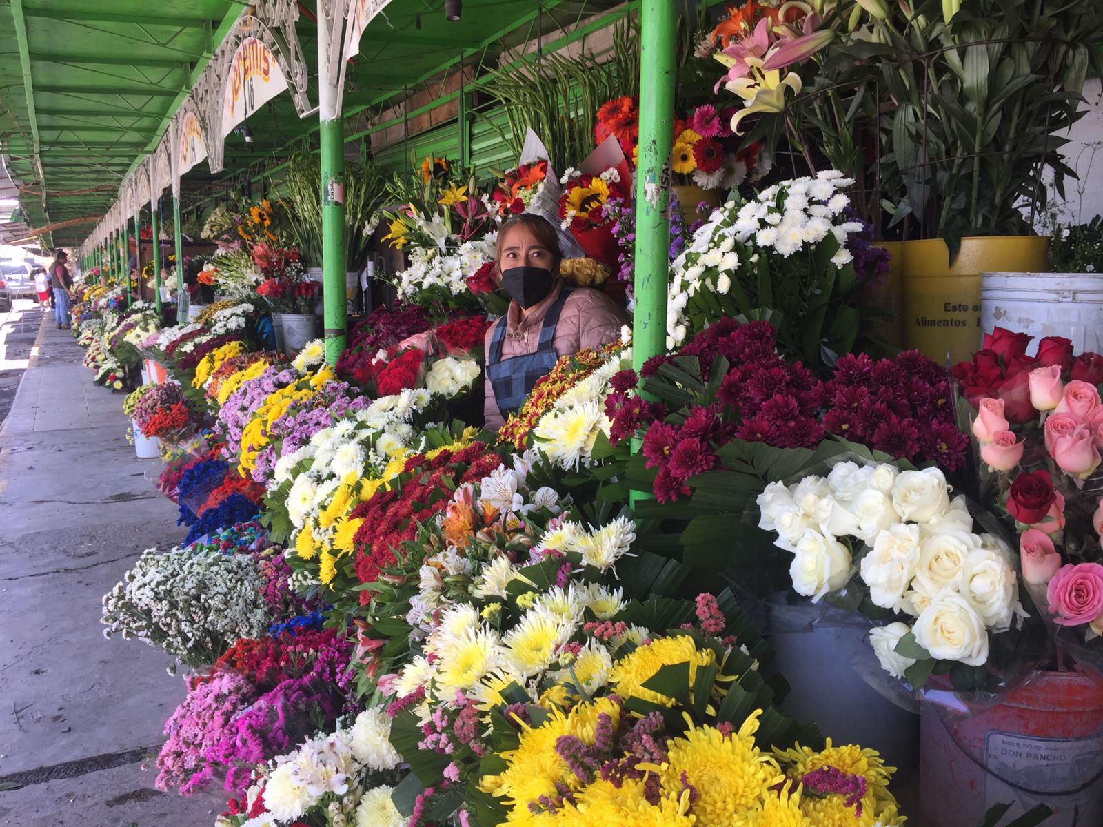 Comerciantes en la quiebra por cierre de panteón en Pachuca en el Día de las Madres