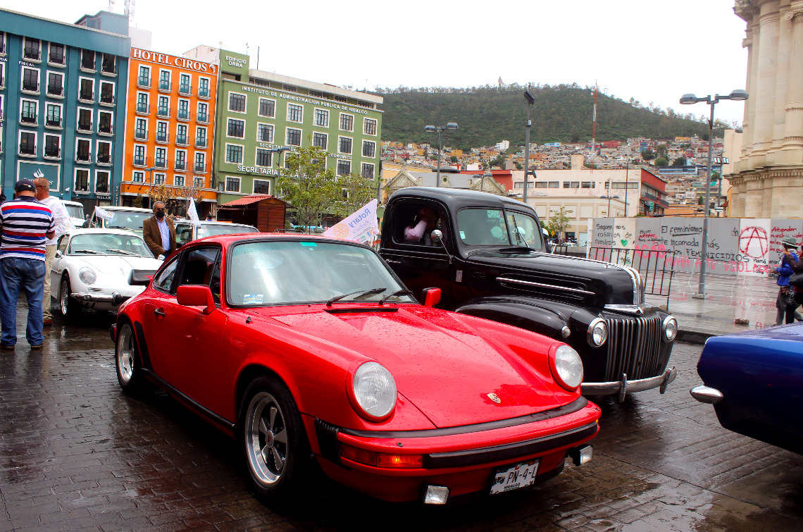 Fiesta vintage de autos en la Bella Airosa