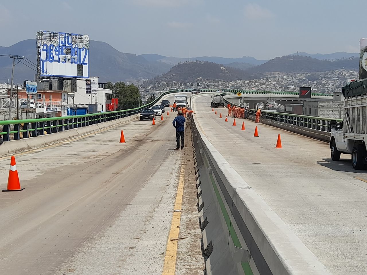 Reducirán circulación en el paso eleveado 11 de Julio por colocación de luminarias