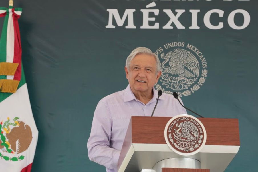 AMLO anuncia que autos “chocolate” serán regularizados