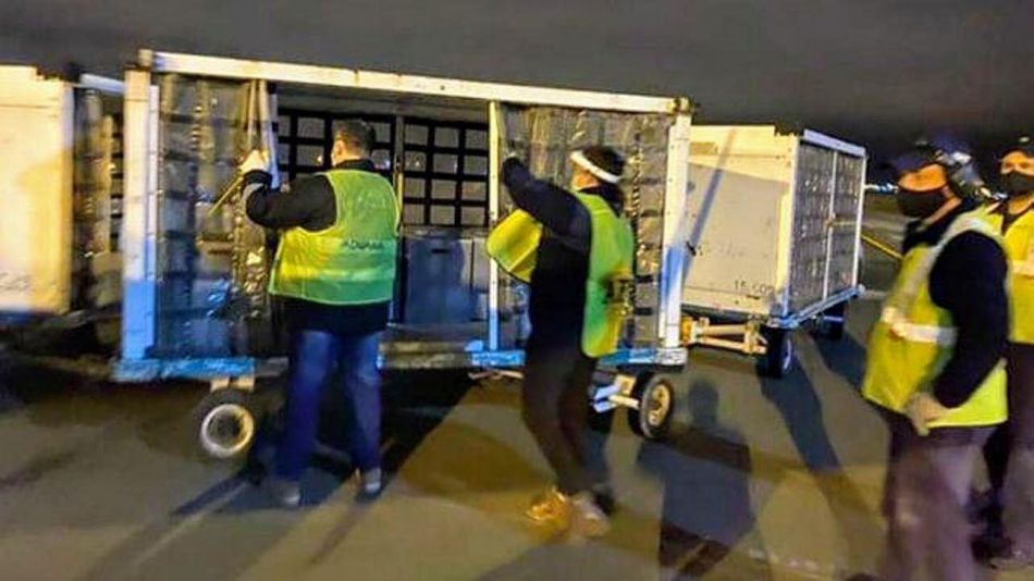 Más de 30 respiradores donados por Messi siguen varados en Aeropuerto