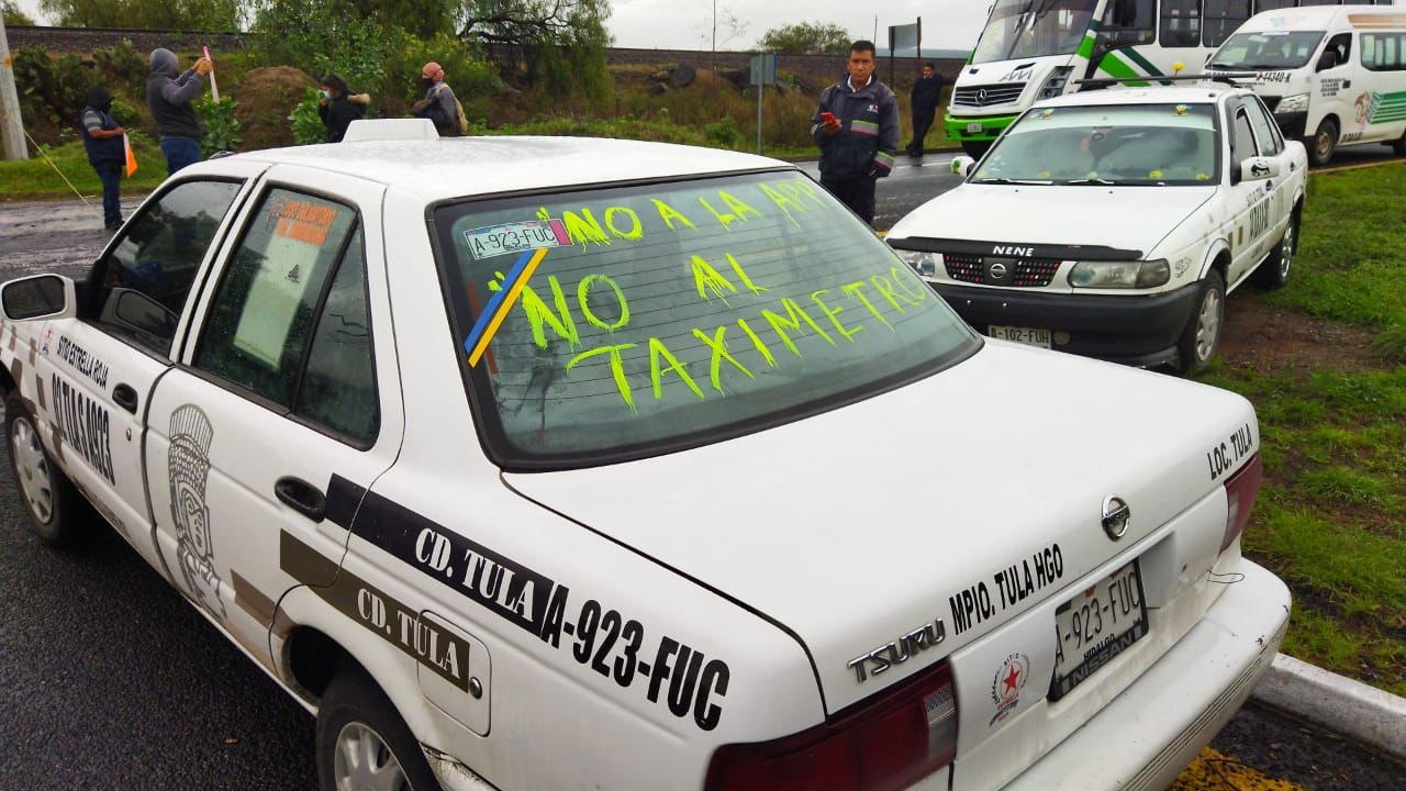 Taxistas bloquean vialidades en Pachuca, Tula, Mineral de la Reforma, Tepeji y Tezontepec de Aldama