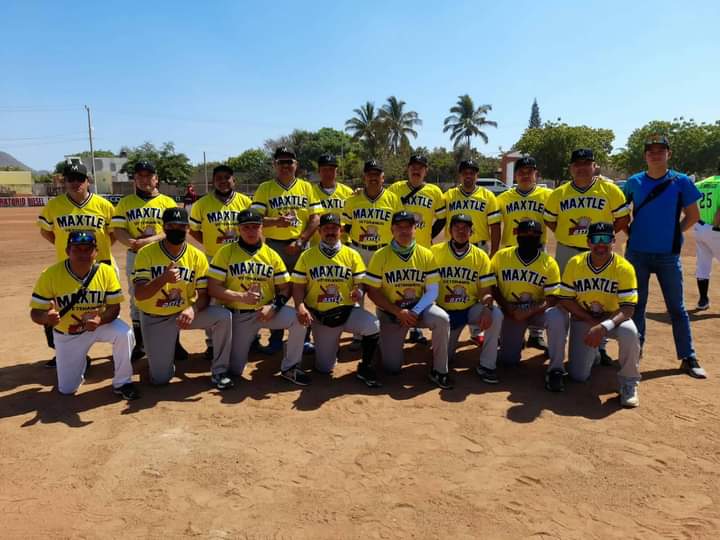 Veteranos Maxtle siguen poniendo en alto al béisbol Hidalguense