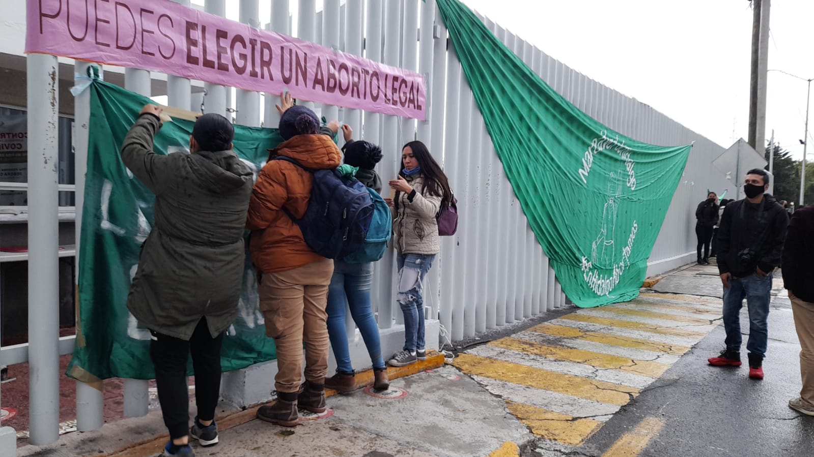 Marea Verde se instala frente al Congreso del estado; exigen aprobación de la ILE