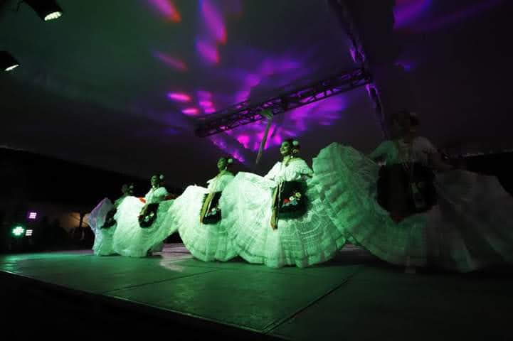 Inauguran biblioteca y escuela de danza en Metztitlán