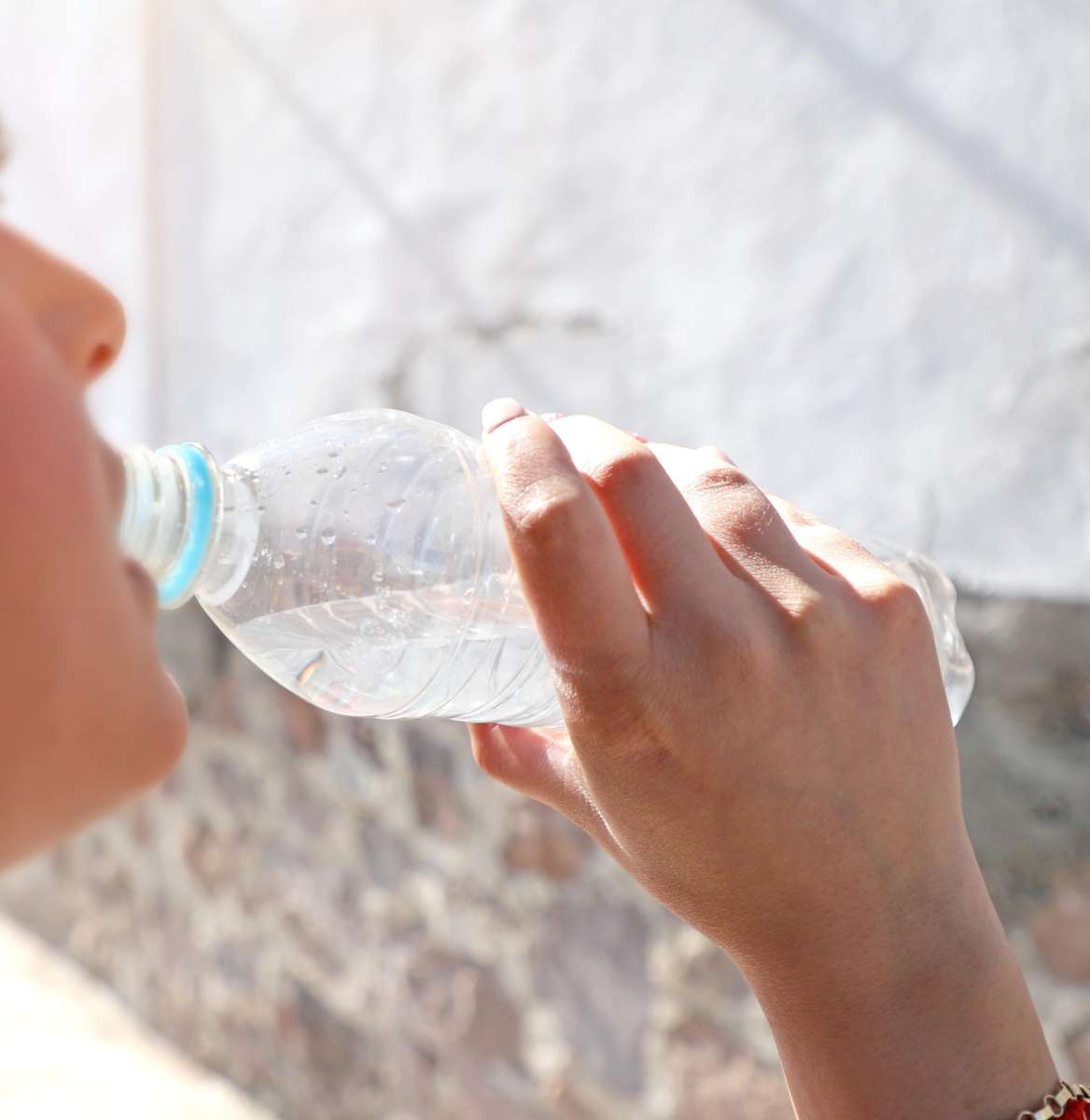 Ante temporada de calor, advierten riesgos por deshidratación