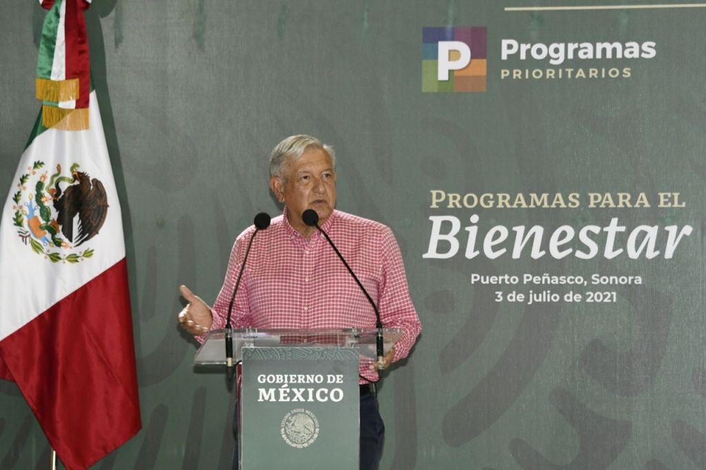 AMLO asegura que gobierna con hechos y para el pueblo