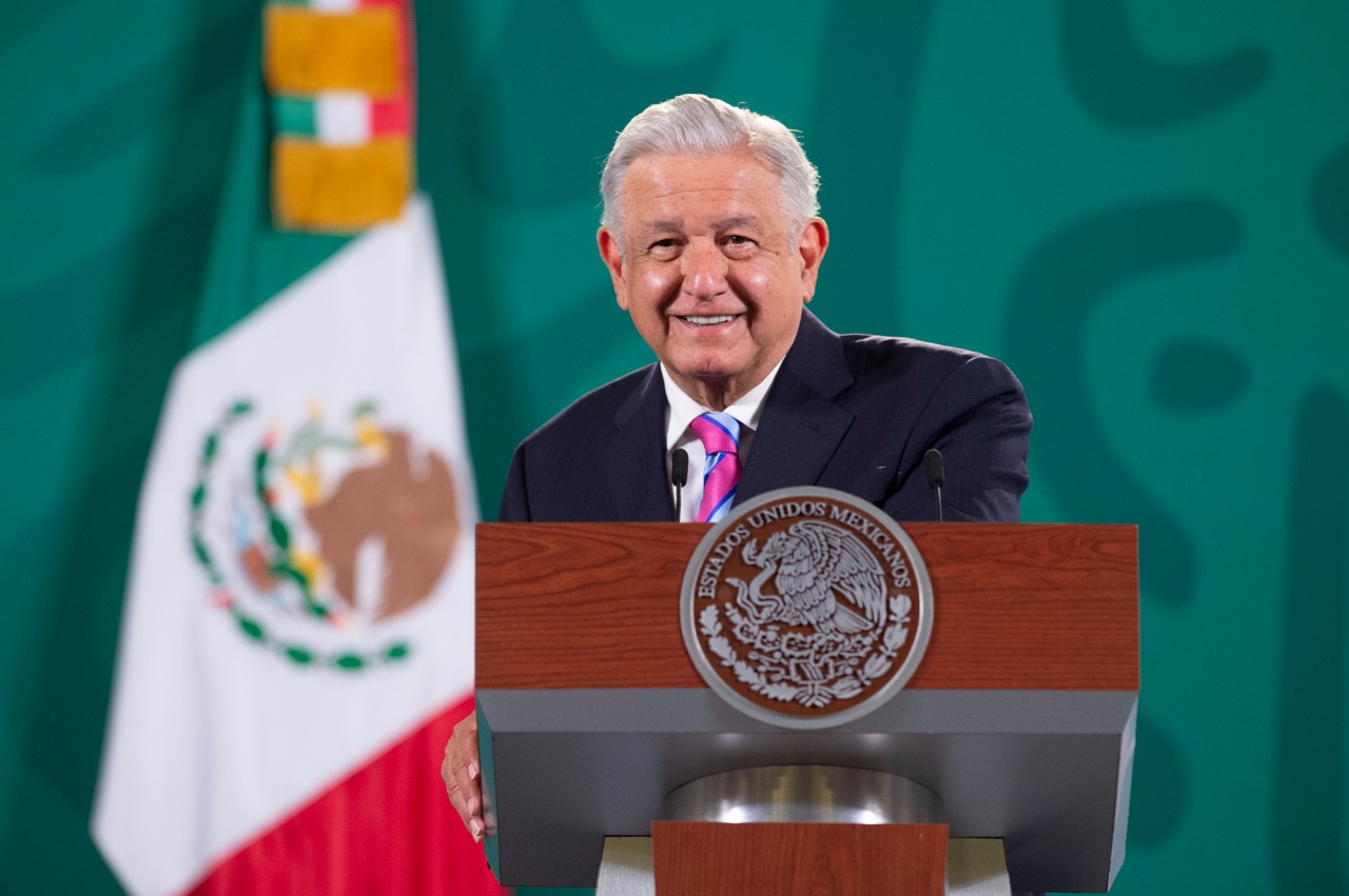 AMLO pone de ejemplo a Cristiano Ronaldo por desaire a refresco